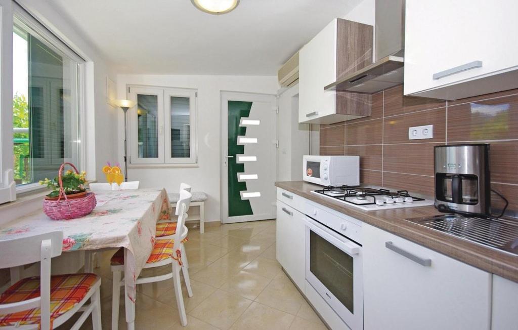 Holiday Home Zezevica - Heated Pool Sestanovac ภายนอก รูปภาพ